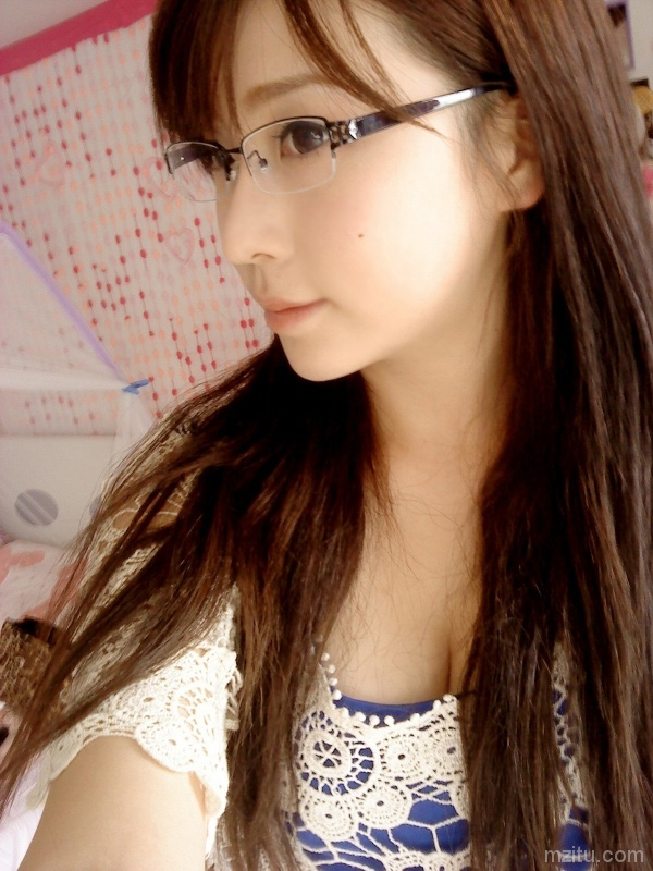 哈尼族童颜巨乳童小芯照片合集