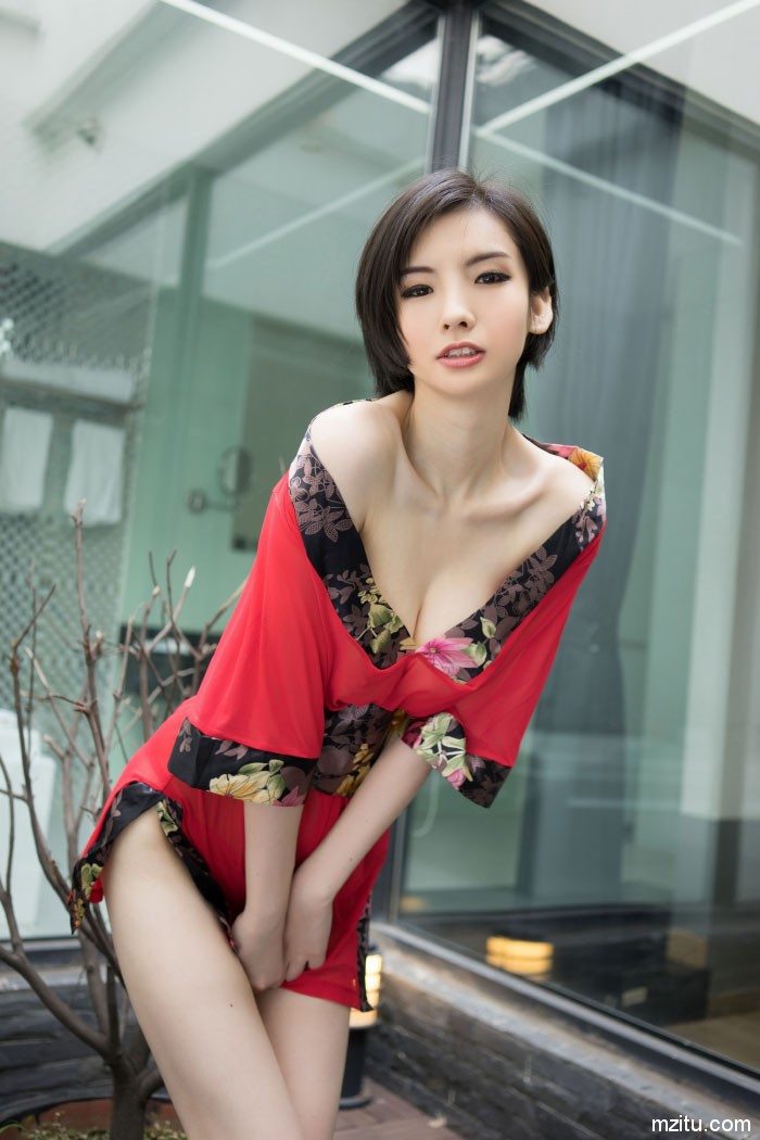 清新短发勾人电眼 小妖精Jenny佳妮全裸福利私拍流出