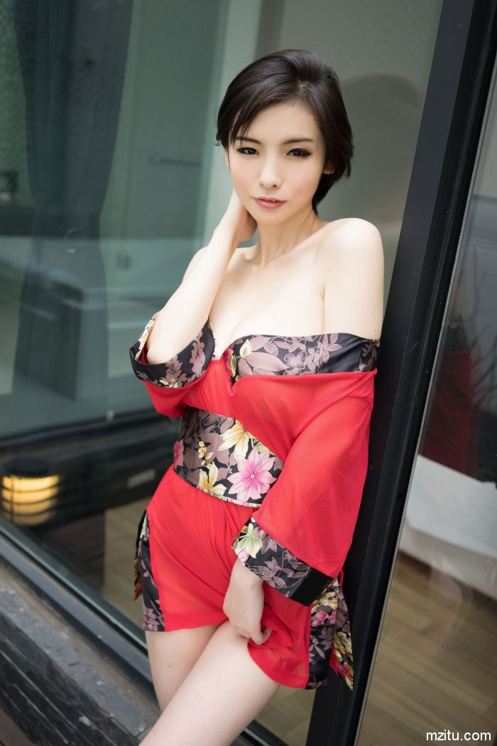 清新短发勾人电眼 小妖精Jenny佳妮全裸福利私拍流出