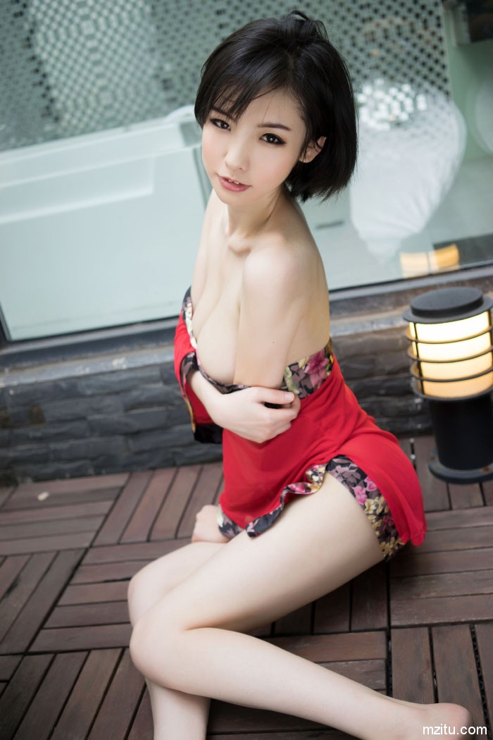 清新短发勾人电眼 小妖精Jenny佳妮全裸福利私拍流出