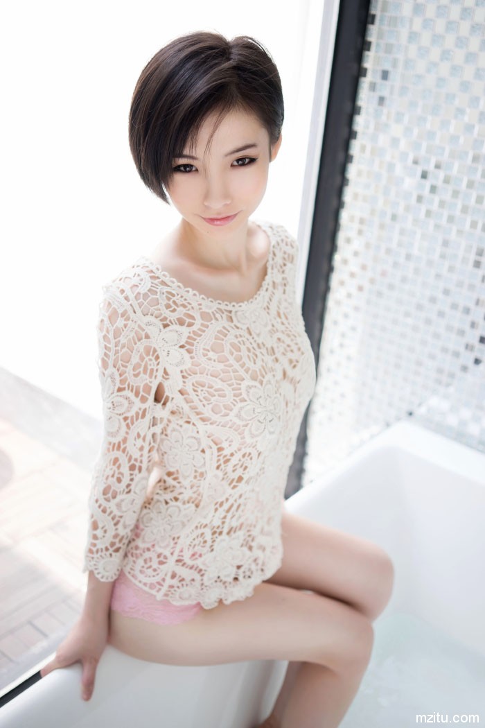 清新短发勾人电眼 小妖精Jenny佳妮全裸福利私拍流出