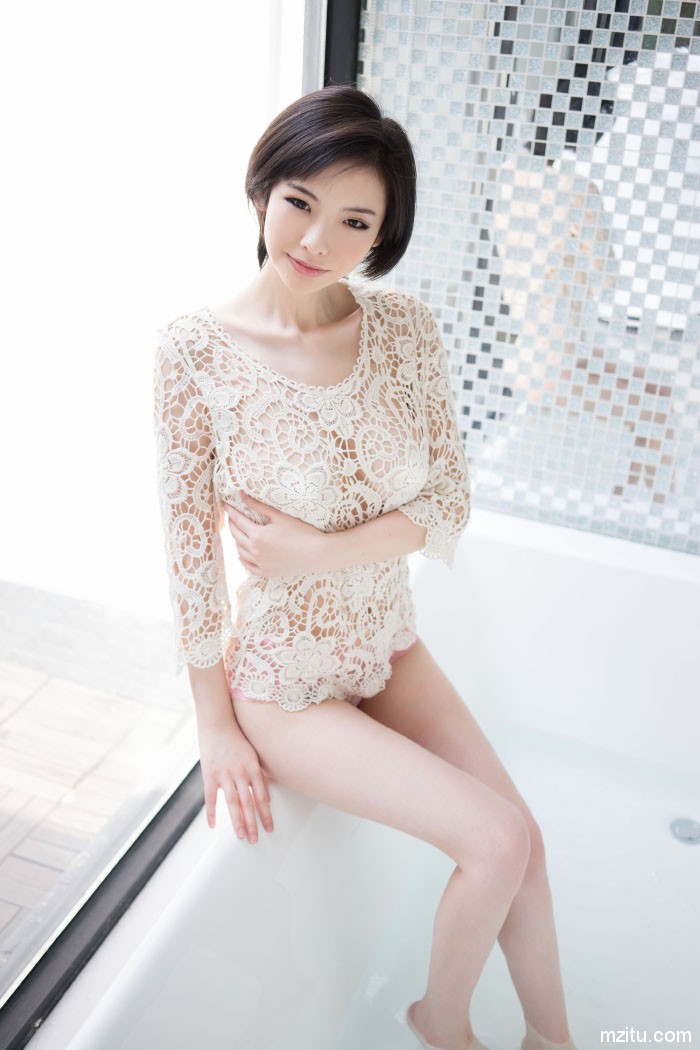 清新短发勾人电眼 小妖精Jenny佳妮全裸福利私拍流出