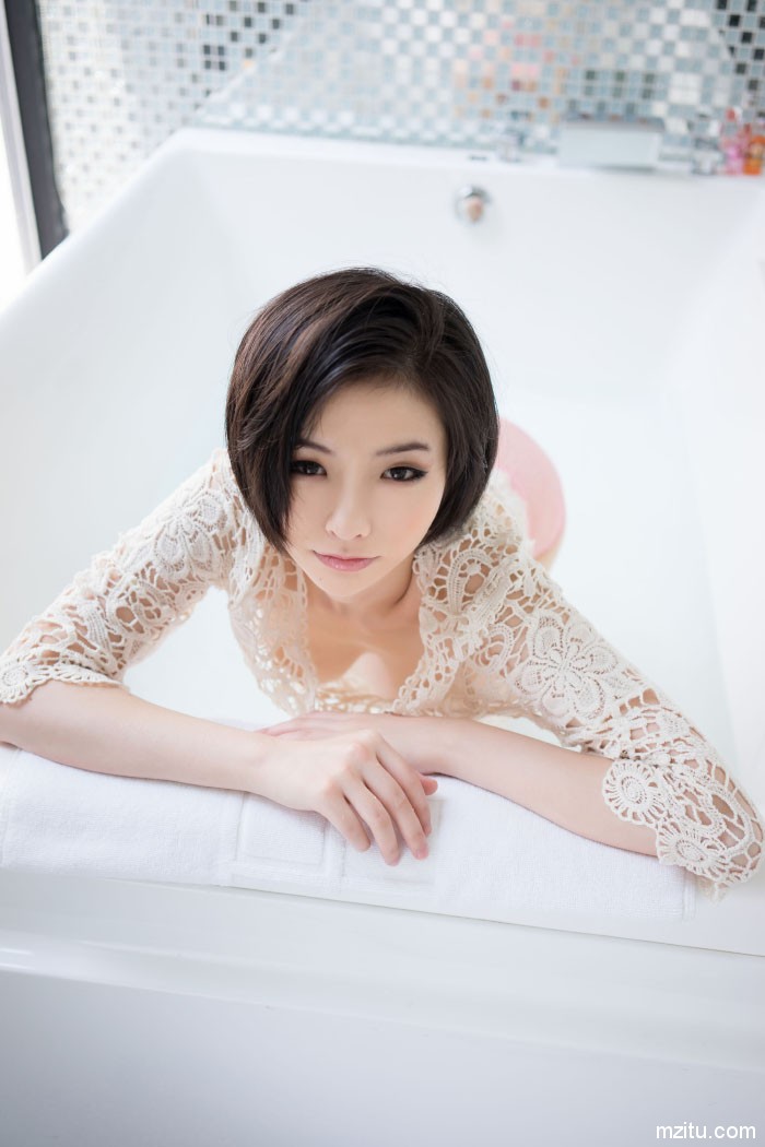 清新短发勾人电眼 小妖精Jenny佳妮全裸福利私拍流出