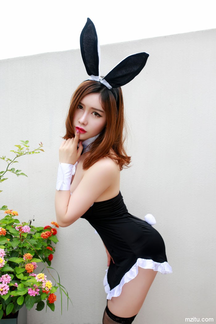 性感天使于姬Una百变制服诱惑 满足男人所有幻想