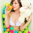 清纯美女水果浴